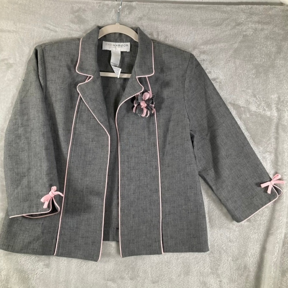 Sag Harbor Petite Womens 10P Gray Blazer Pink Trim Bow Cuffs Floral Brooch